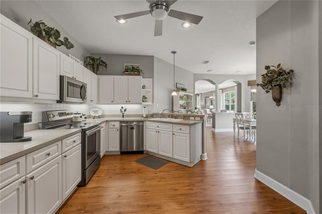 For Sale: $365,000 (3 beds, 2 baths, 1829 Square Feet)