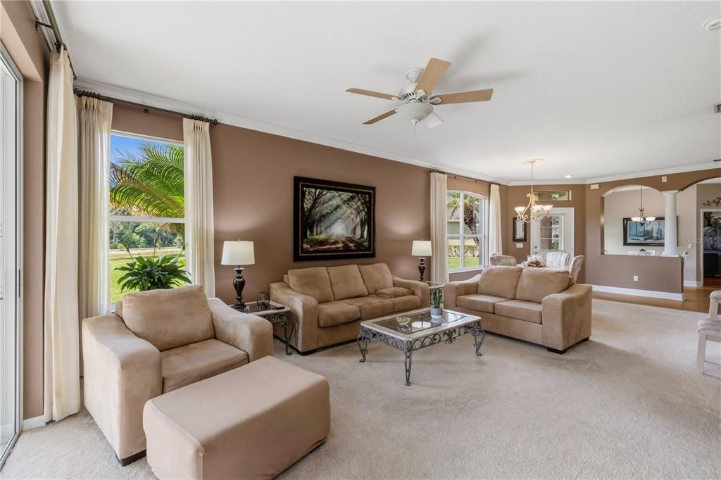 For Sale: $365,000 (3 beds, 2 baths, 1829 Square Feet)