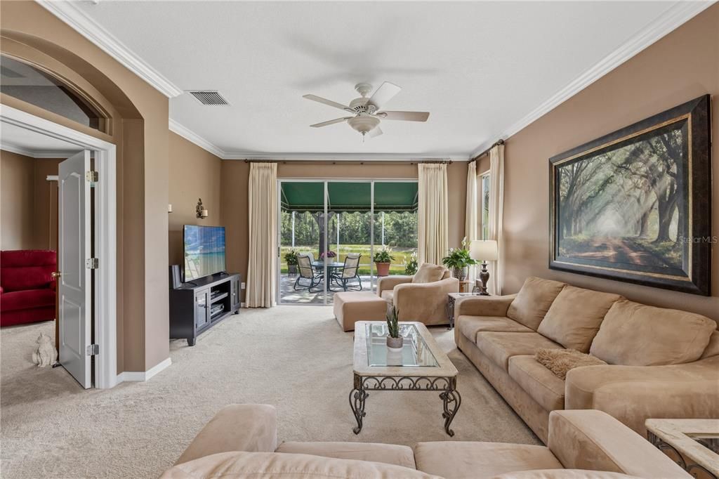For Sale: $365,000 (3 beds, 2 baths, 1829 Square Feet)