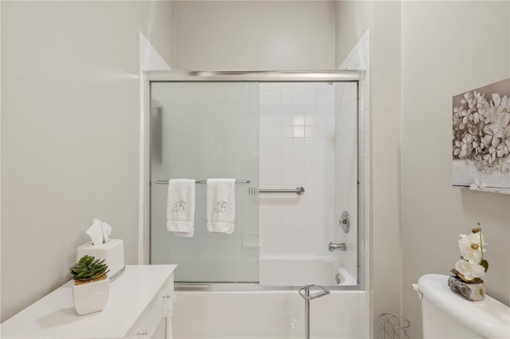 For Sale: $365,000 (3 beds, 2 baths, 1829 Square Feet)
