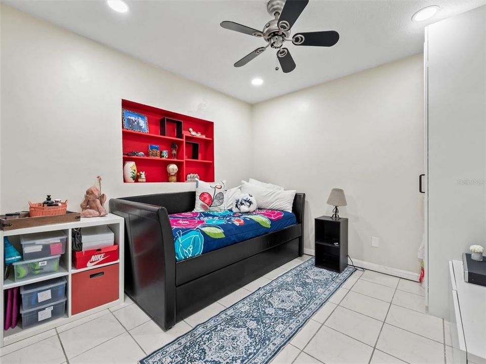For Sale: $675,000 (5 beds, 2 baths, 2554 Square Feet)