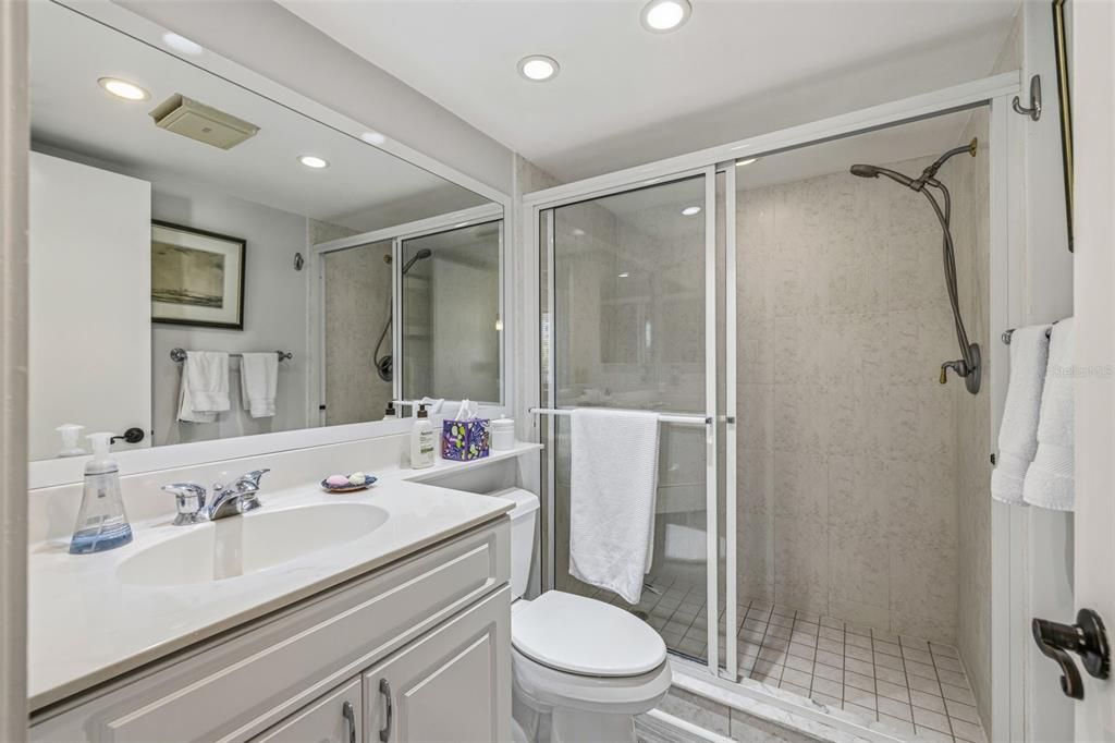 For Rent: $3,000 (2 beds, 2 baths, 1270 Square Feet)