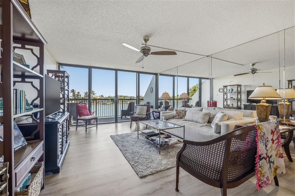 For Rent: $3,000 (2 beds, 2 baths, 1270 Square Feet)