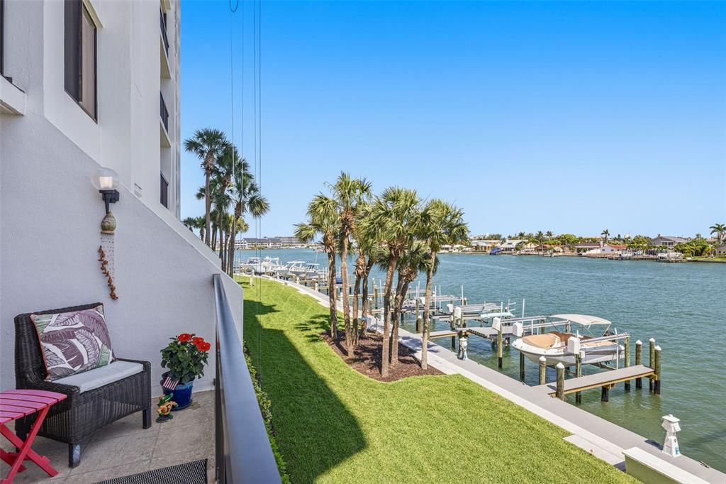 For Rent: $3,000 (2 beds, 2 baths, 1270 Square Feet)