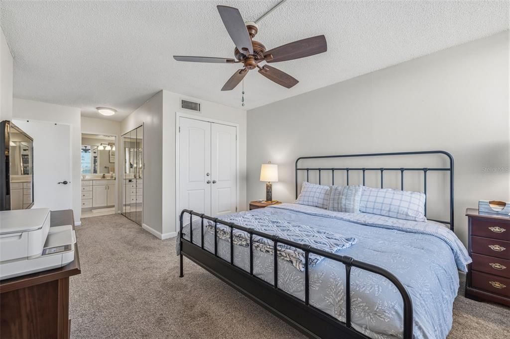 For Rent: $3,000 (2 beds, 2 baths, 1270 Square Feet)