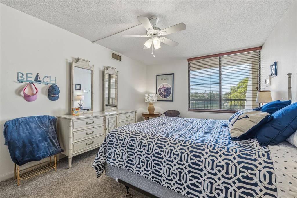 For Rent: $3,000 (2 beds, 2 baths, 1270 Square Feet)