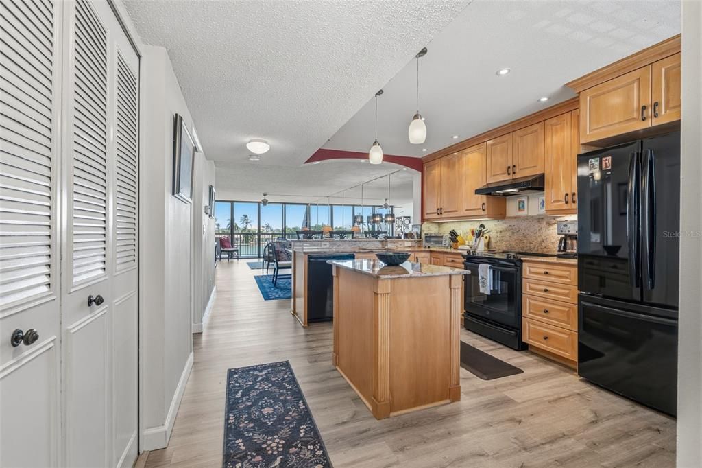 For Rent: $3,000 (2 beds, 2 baths, 1270 Square Feet)