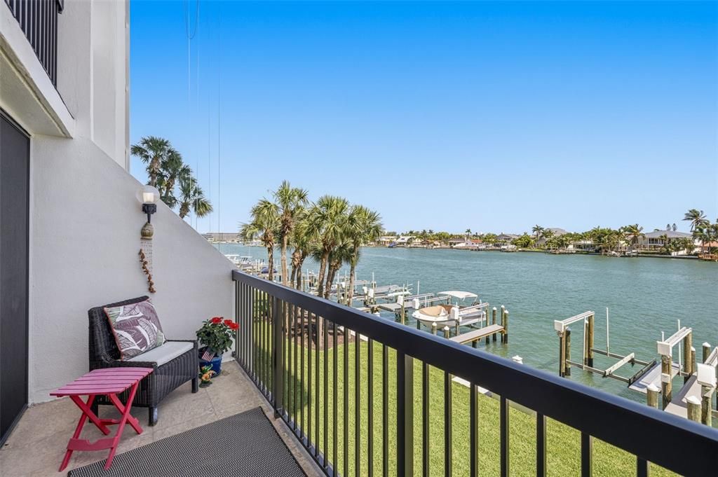 For Rent: $3,000 (2 beds, 2 baths, 1270 Square Feet)