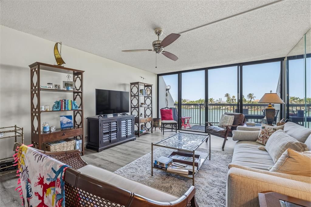 For Rent: $3,000 (2 beds, 2 baths, 1270 Square Feet)