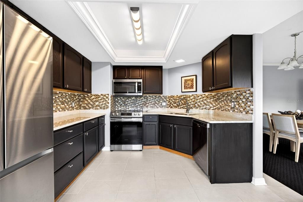 На продажу: $229,000 (2 спален, 2 ванн, 1332 Квадратных фут)
