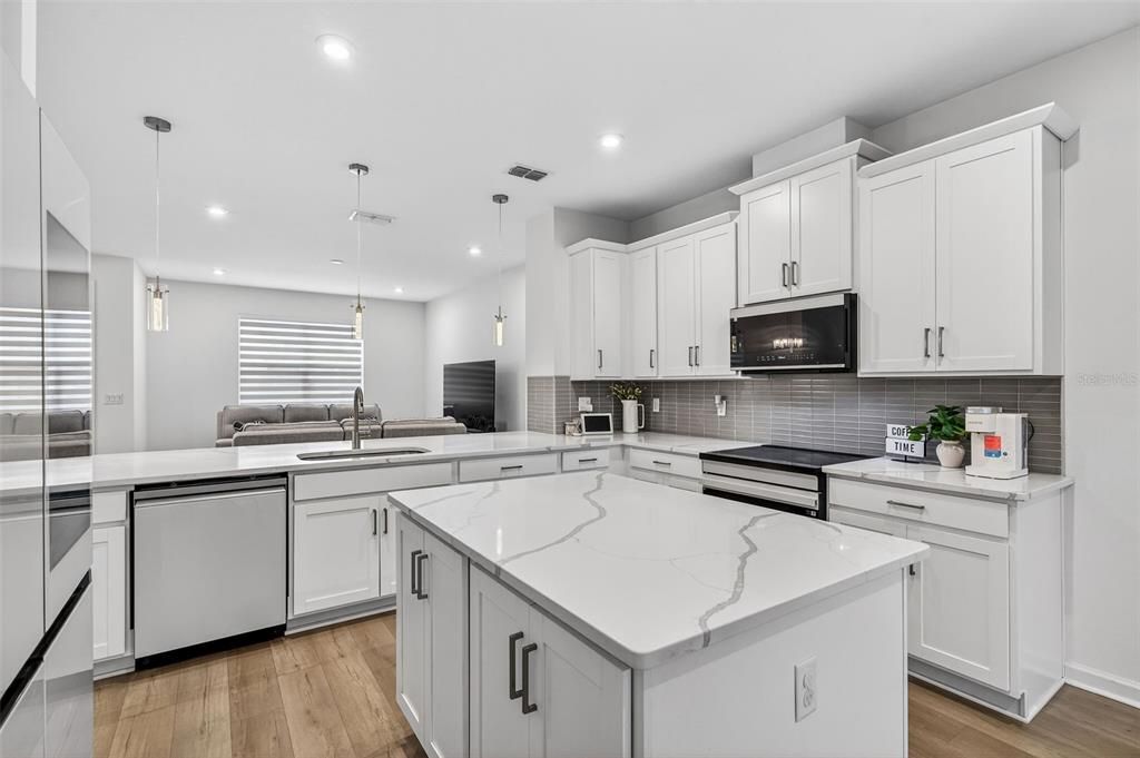 En Venta: $550,000 (4 camas, 2 baños, 2322 Pies cuadrados)
