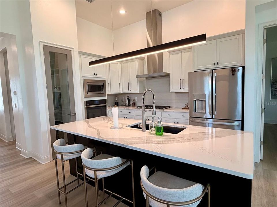 For Rent: $3,700 (3 beds, 2 baths, 1719 Square Feet)