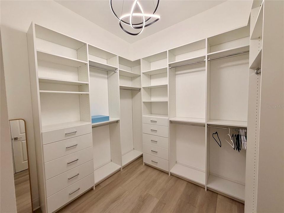 For Rent: $3,700 (3 beds, 2 baths, 1719 Square Feet)