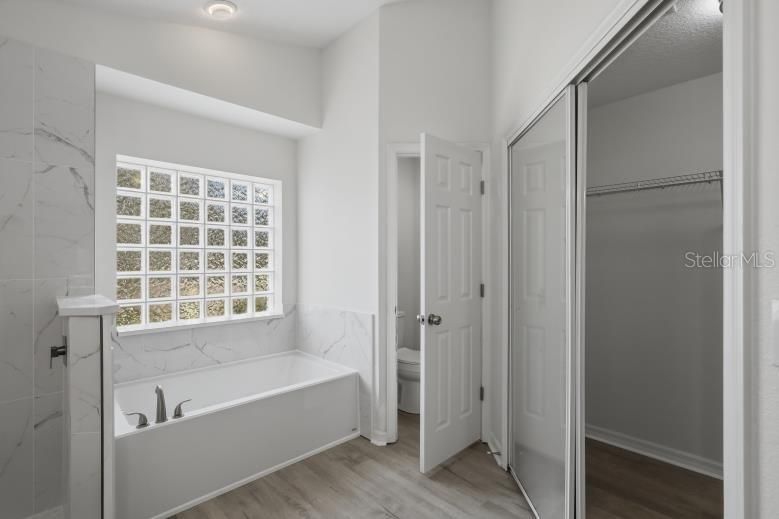 For Sale: $340,000 (4 beds, 2 baths, 1824 Square Feet)