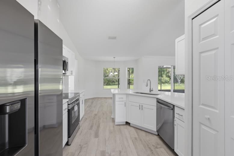 For Sale: $340,000 (4 beds, 2 baths, 1824 Square Feet)