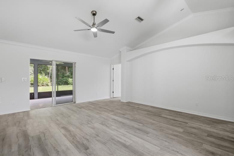 For Sale: $340,000 (4 beds, 2 baths, 1824 Square Feet)