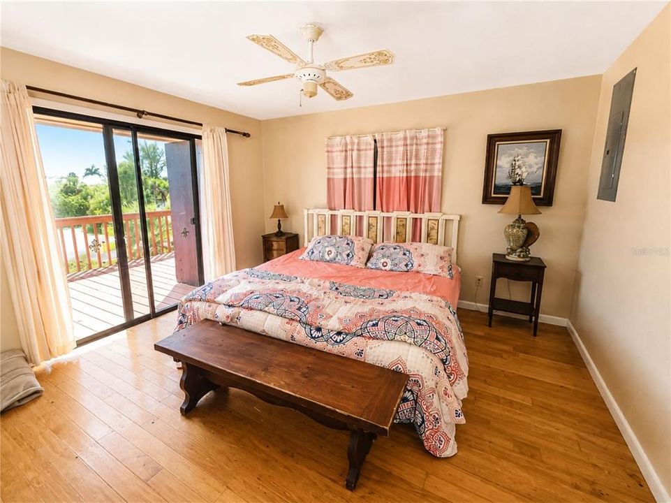 For Sale: $875,000 (3 beds, 2 baths, 1468 Square Feet)