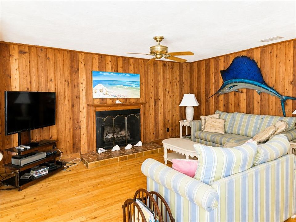 For Sale: $875,000 (3 beds, 2 baths, 1468 Square Feet)