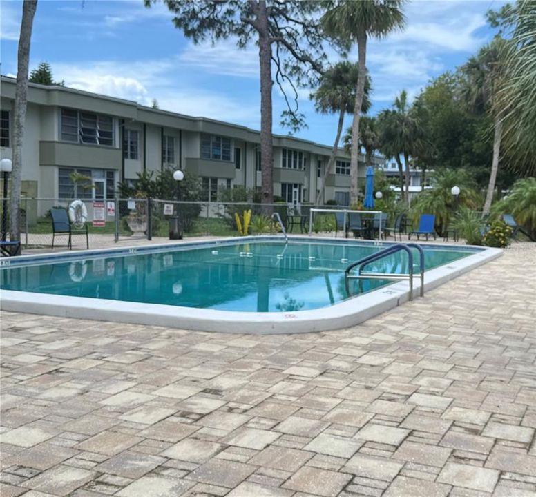For Sale: $165,000 (2 beds, 2 baths, 919 Square Feet)