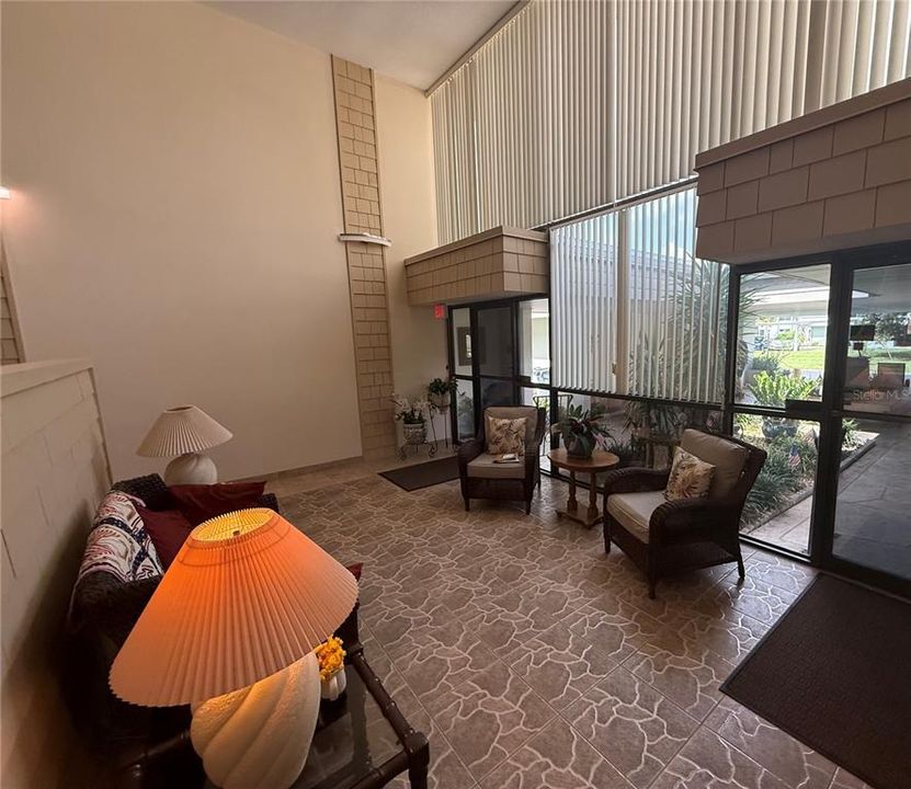 For Sale: $165,000 (2 beds, 2 baths, 919 Square Feet)
