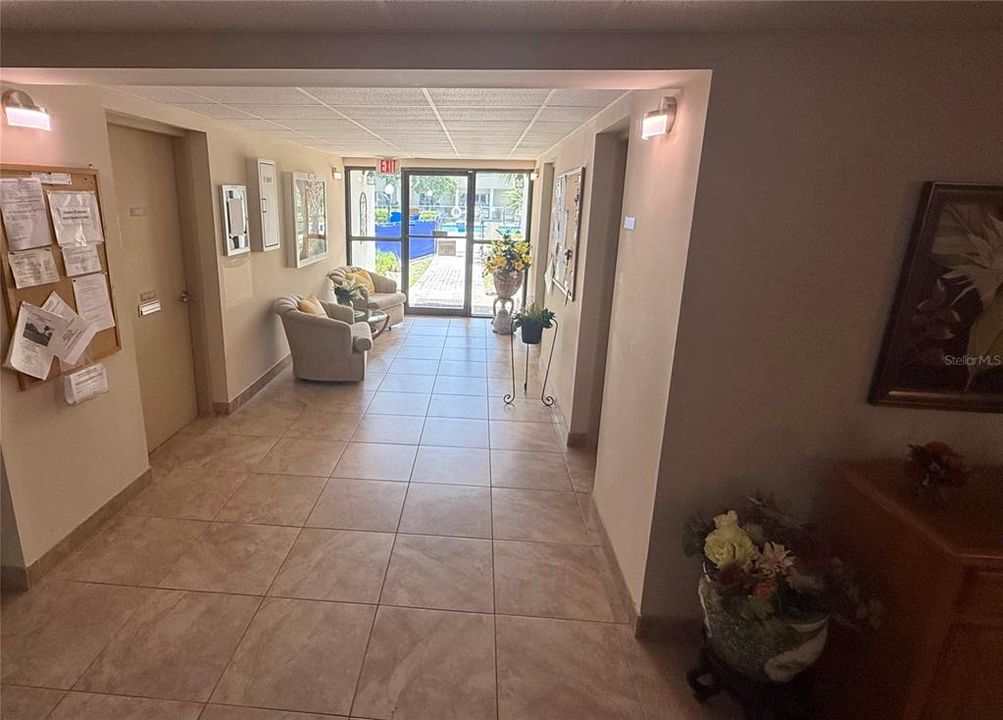 For Sale: $165,000 (2 beds, 2 baths, 919 Square Feet)