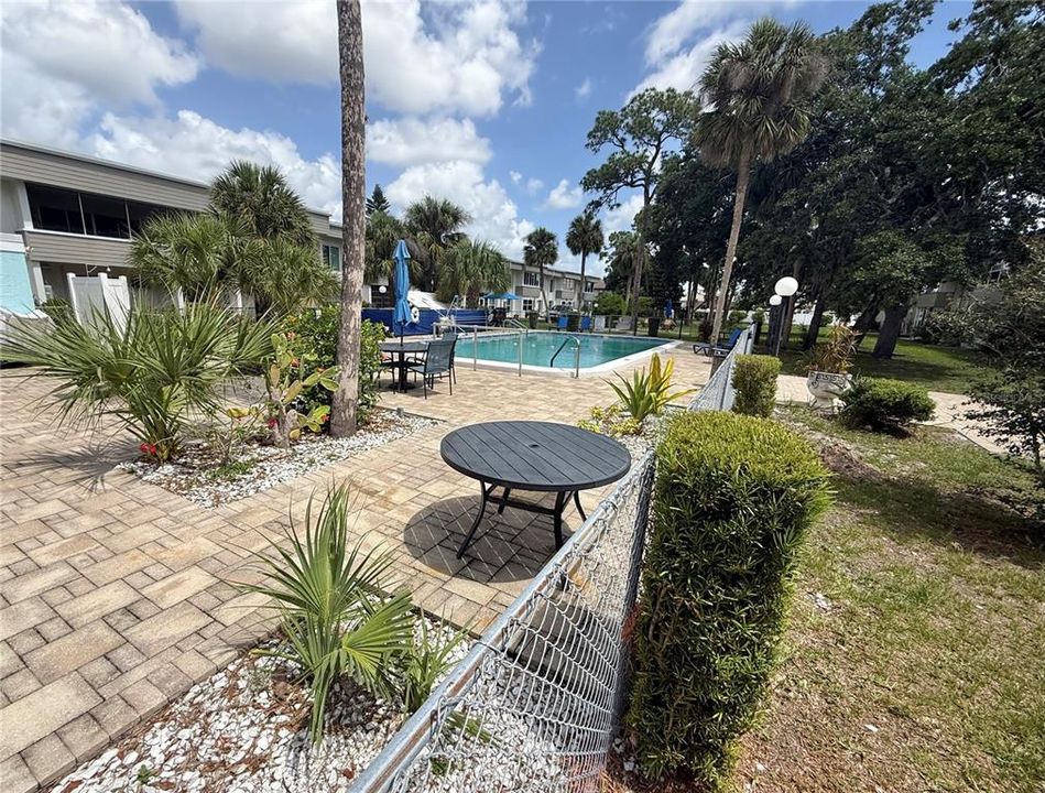 For Sale: $165,000 (2 beds, 2 baths, 919 Square Feet)