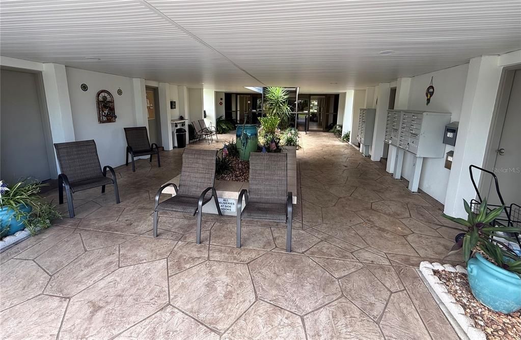For Sale: $165,000 (2 beds, 2 baths, 919 Square Feet)