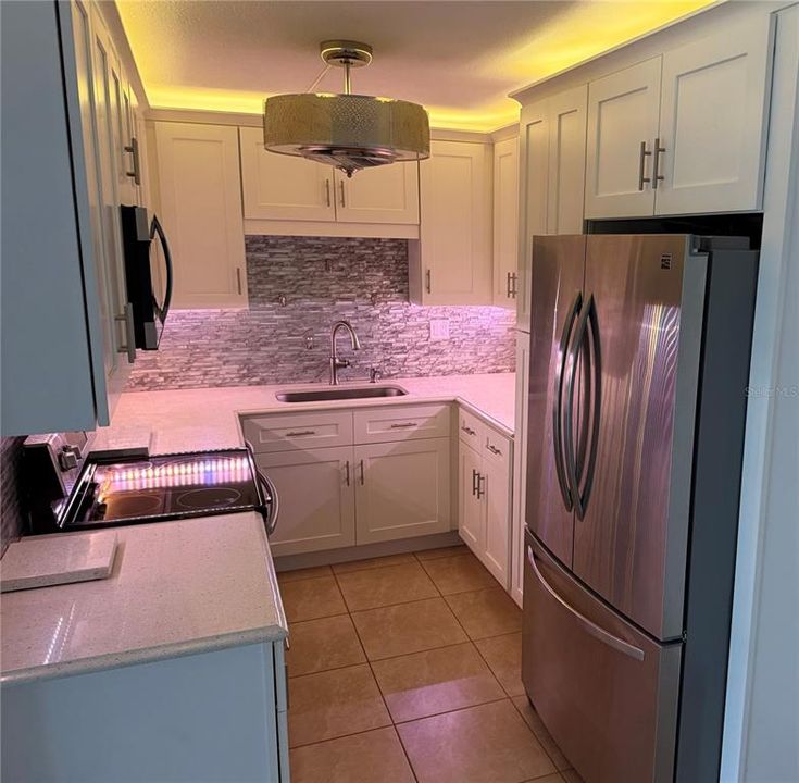 For Sale: $165,000 (2 beds, 2 baths, 919 Square Feet)