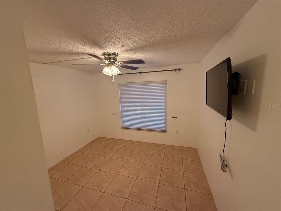 For Sale: $165,000 (2 beds, 2 baths, 919 Square Feet)