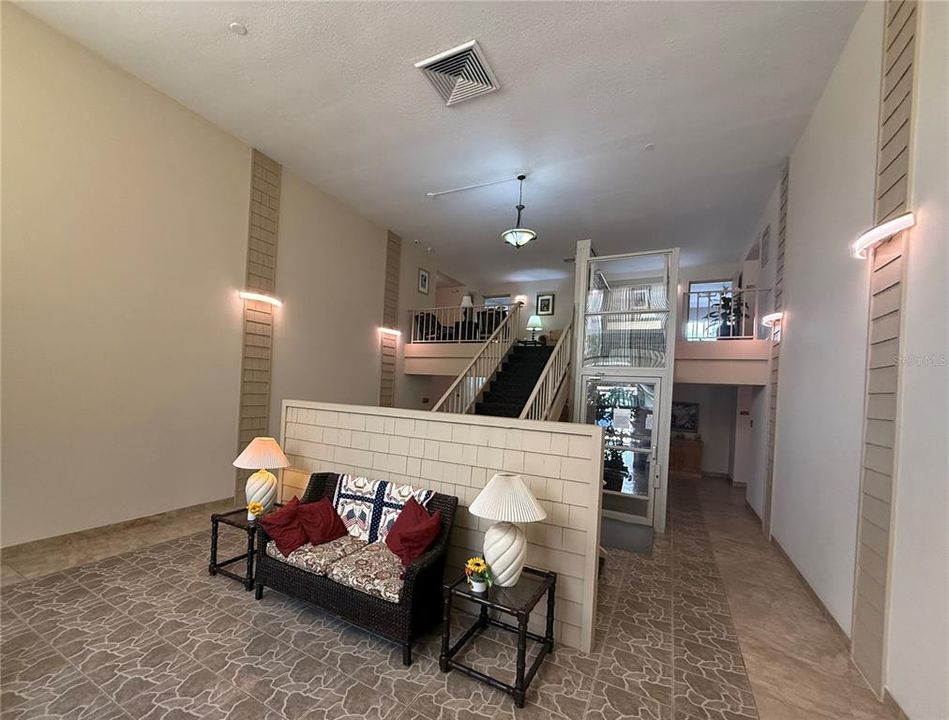For Sale: $165,000 (2 beds, 2 baths, 919 Square Feet)