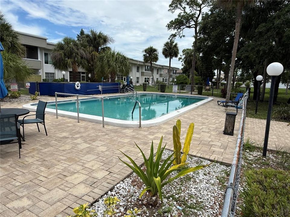 For Sale: $165,000 (2 beds, 2 baths, 919 Square Feet)