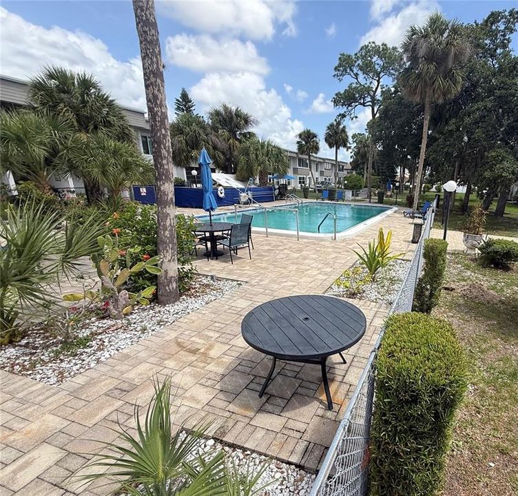 For Sale: $165,000 (2 beds, 2 baths, 919 Square Feet)