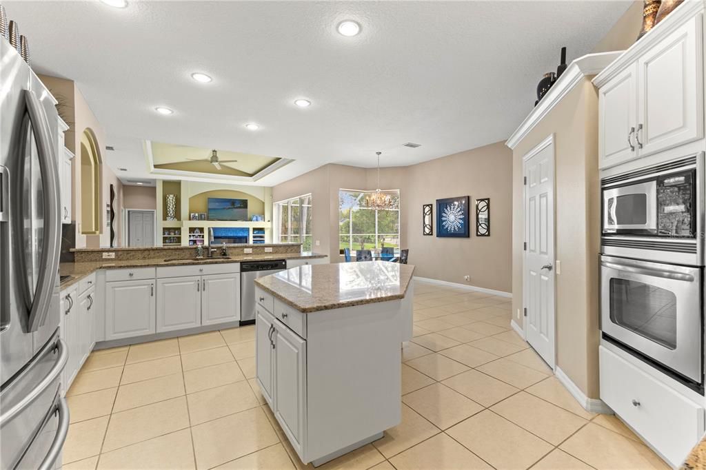 For Sale: $880,000 (6 beds, 3 baths, 3610 Square Feet)