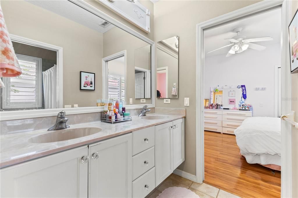 For Sale: $880,000 (6 beds, 3 baths, 3610 Square Feet)