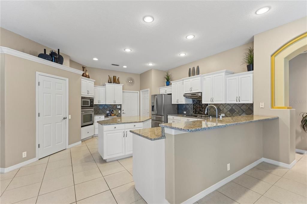 For Sale: $880,000 (6 beds, 3 baths, 3610 Square Feet)