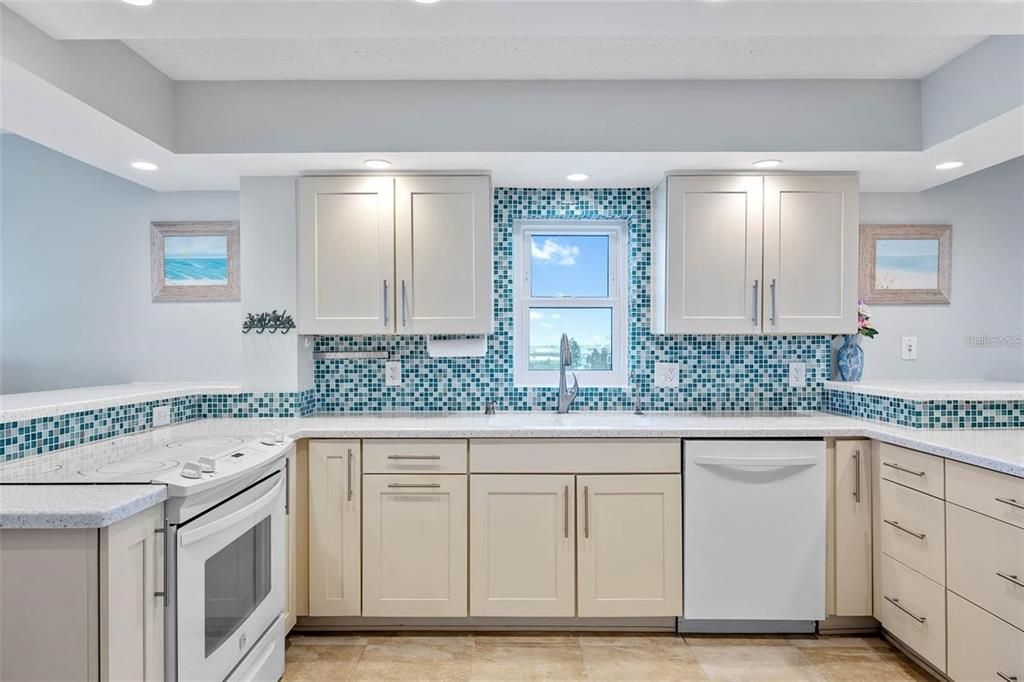 For Sale: $769,000 (2 beds, 2 baths, 1060 Square Feet)