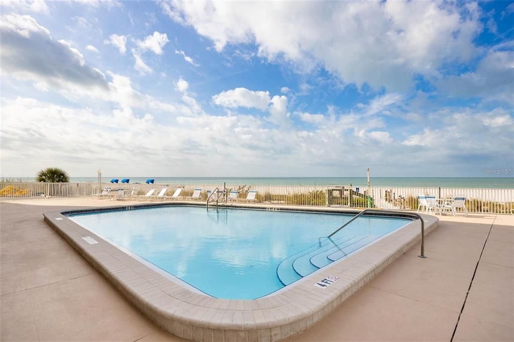 For Sale: $769,000 (2 beds, 2 baths, 1060 Square Feet)