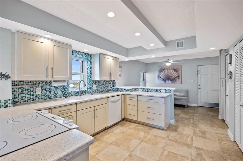 For Sale: $769,000 (2 beds, 2 baths, 1060 Square Feet)