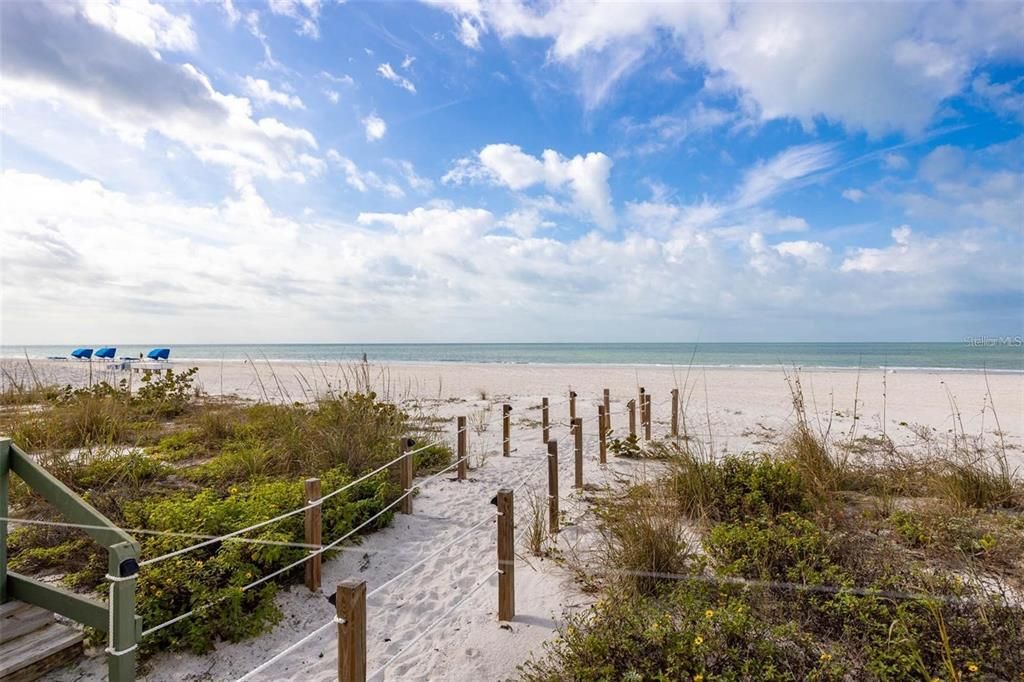 For Sale: $769,000 (2 beds, 2 baths, 1060 Square Feet)