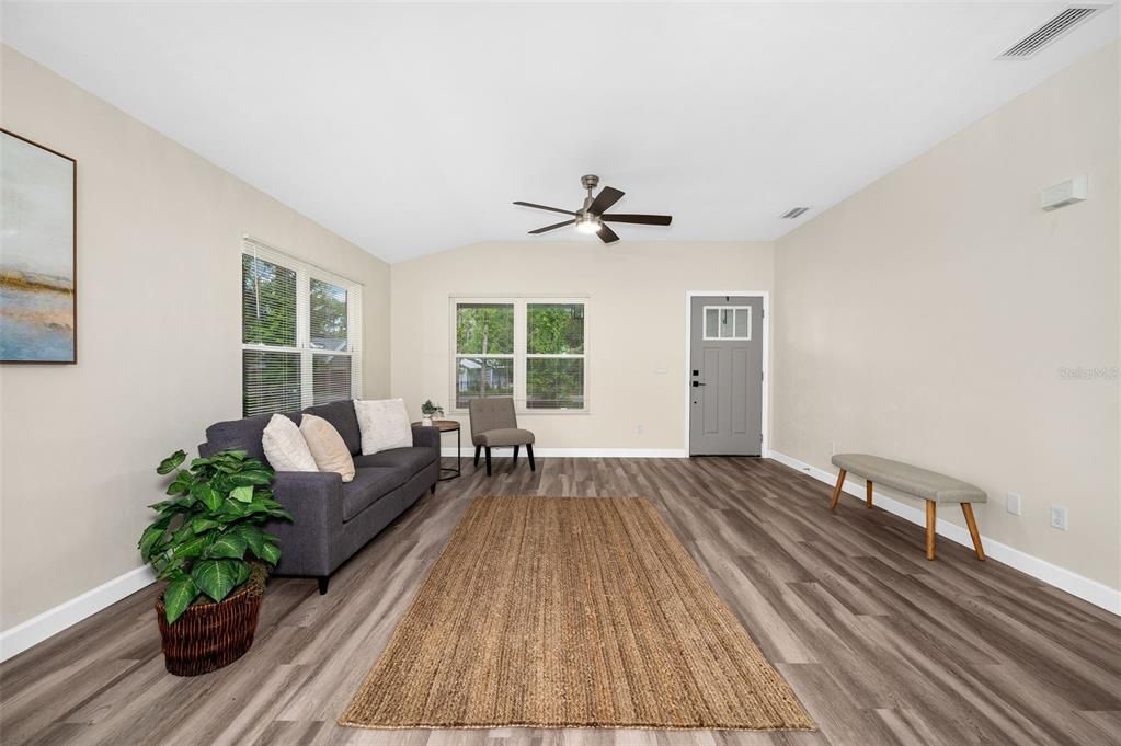 For Sale: $339,000 (3 beds, 2 baths, 1371 Square Feet)