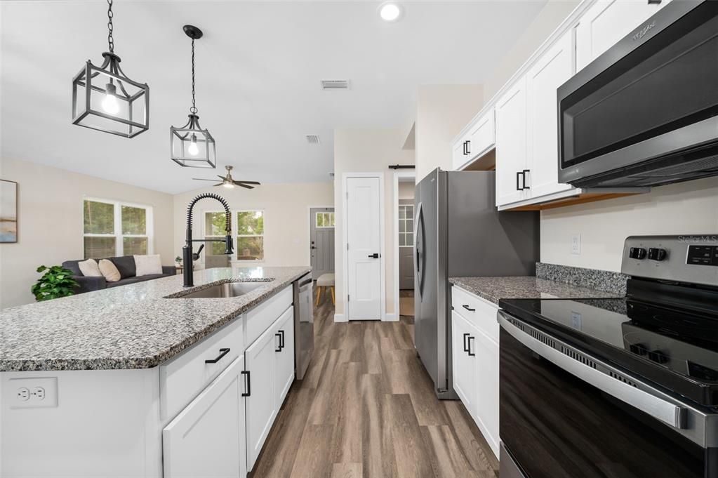 For Sale: $339,000 (3 beds, 2 baths, 1371 Square Feet)