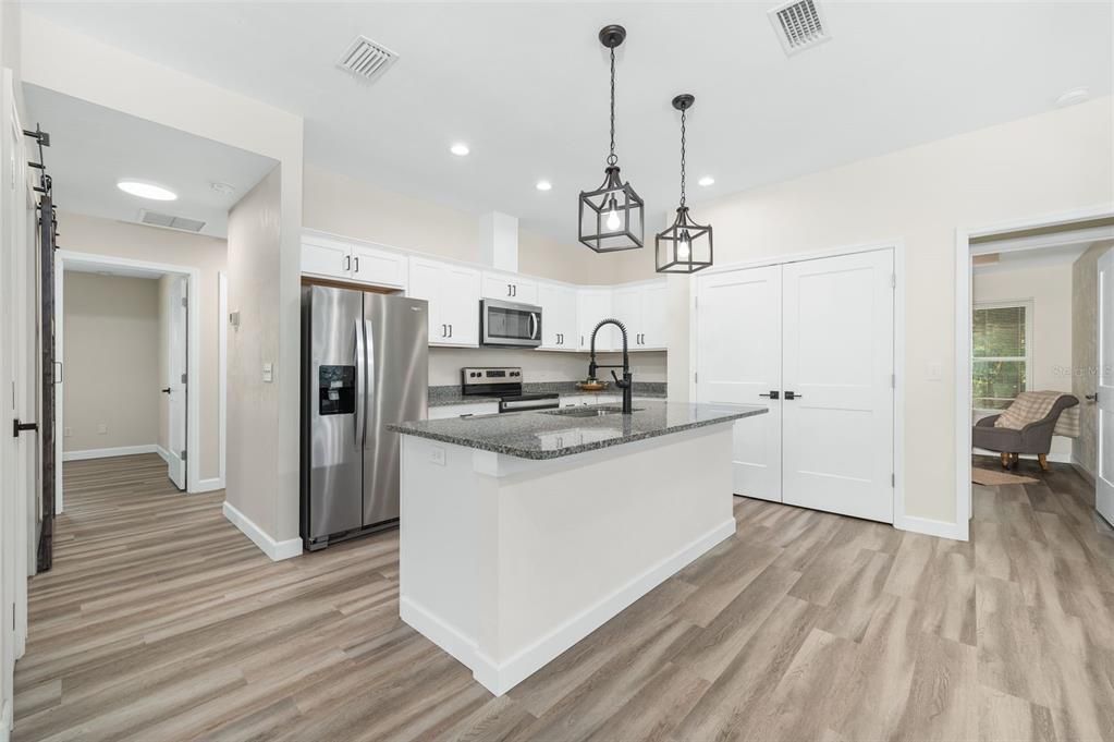 For Sale: $339,000 (3 beds, 2 baths, 1371 Square Feet)