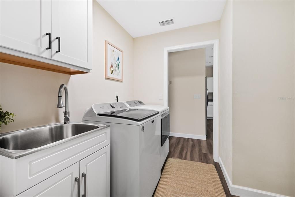 For Sale: $339,000 (3 beds, 2 baths, 1371 Square Feet)