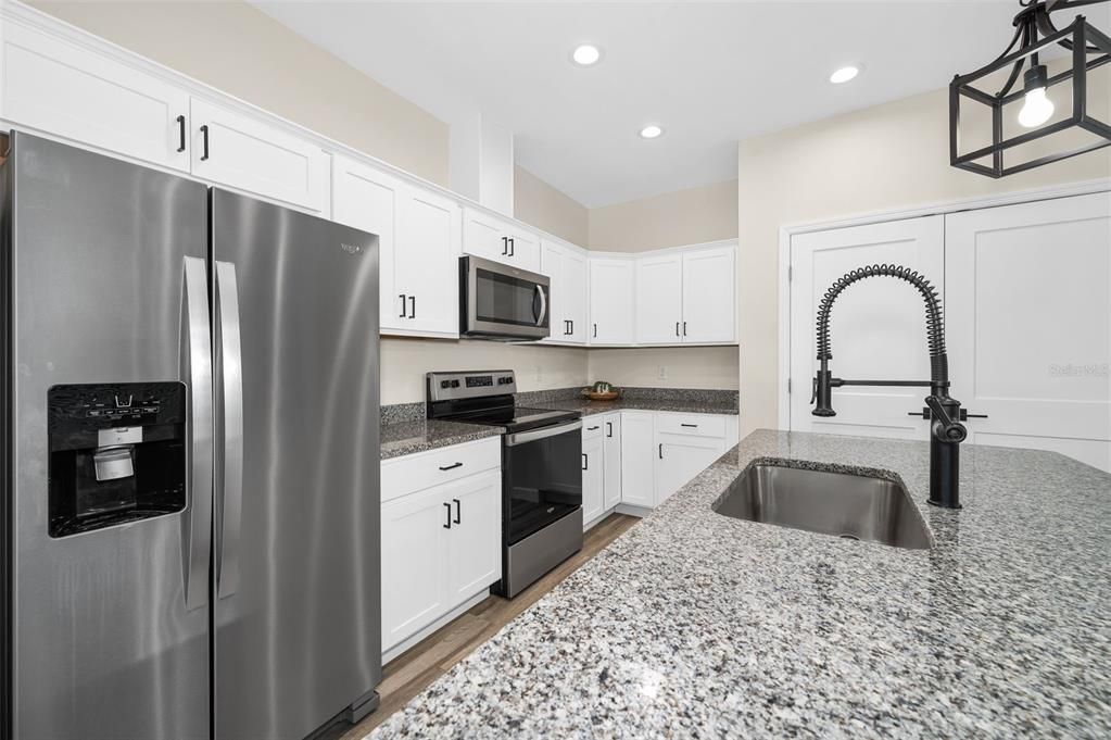 For Sale: $339,000 (3 beds, 2 baths, 1371 Square Feet)