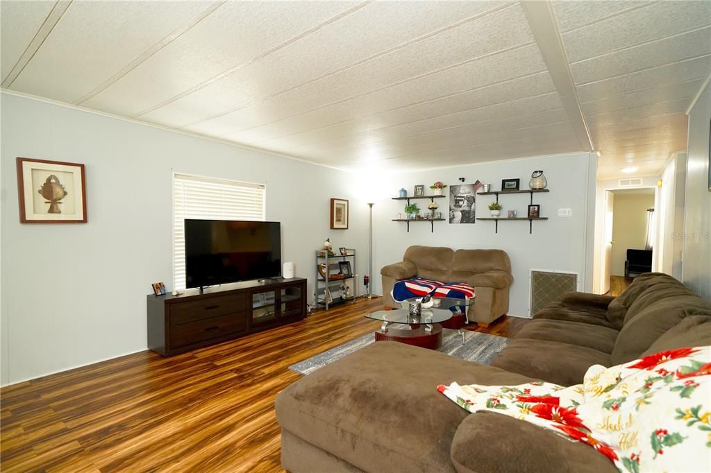 For Sale: $259,900 (2 beds, 3 baths, 1032 Square Feet)