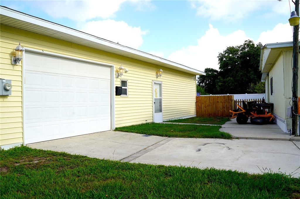 For Sale: $259,900 (2 beds, 3 baths, 1032 Square Feet)
