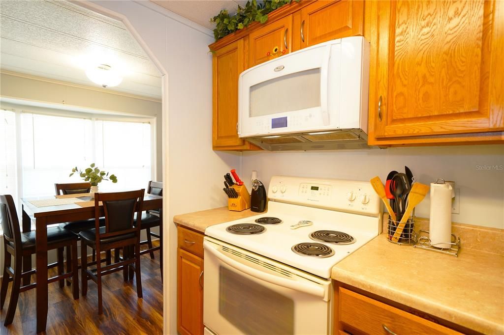 For Sale: $259,900 (2 beds, 3 baths, 1032 Square Feet)
