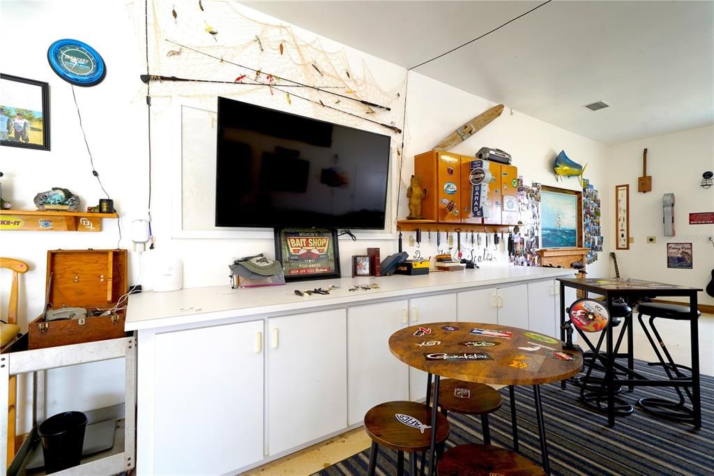 For Sale: $259,900 (2 beds, 3 baths, 1032 Square Feet)