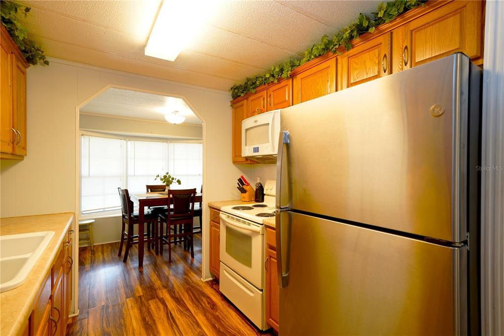 For Sale: $259,900 (2 beds, 3 baths, 1032 Square Feet)