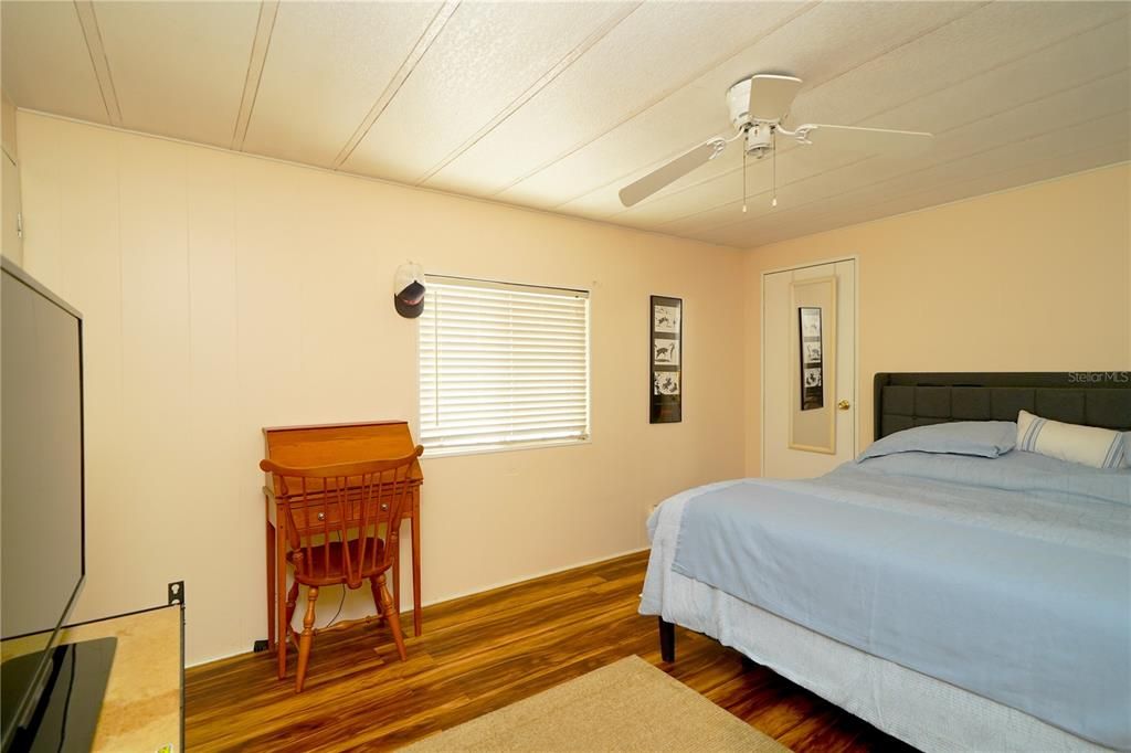 For Sale: $259,900 (2 beds, 3 baths, 1032 Square Feet)